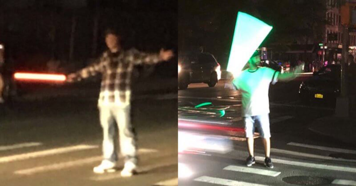 I ragazzi che hanno diretto il traffico con le spade laser di Star Wars durante il black-out di New York