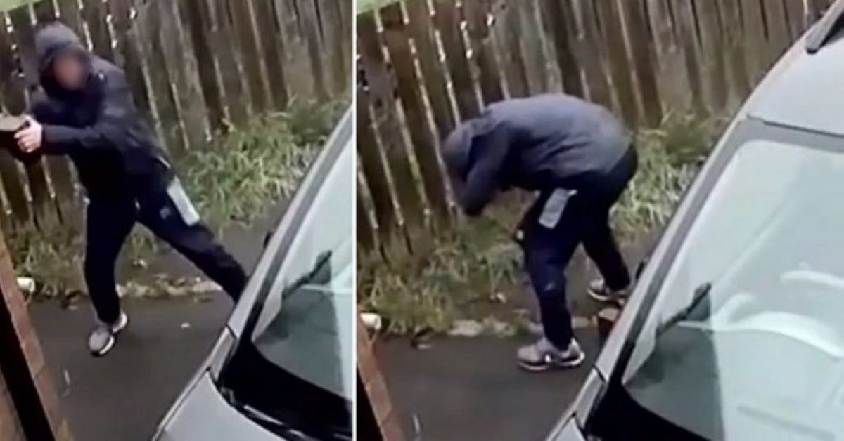 Un ladro prova a rubare una macchina, ma il karma è contro di lui