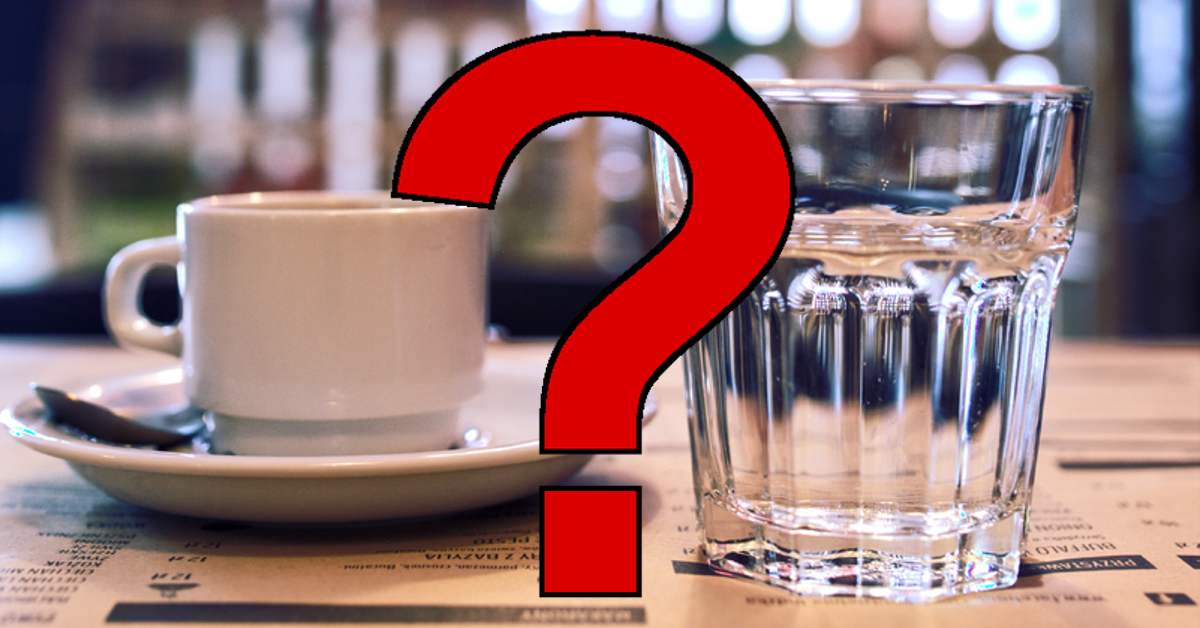 Il bicchiere d'acqua va bevuto prima o dopo il caffè? La ...