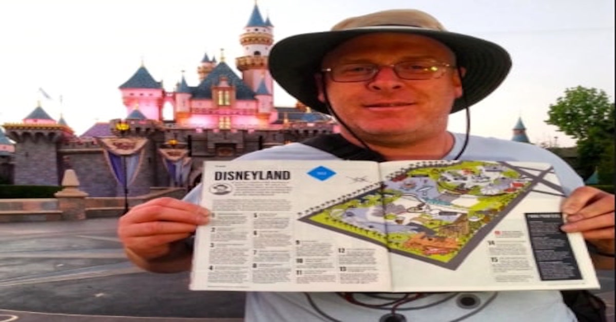Fan di Disneyland costretto a rinunciare al suo parco preferito dopo quasi 3mila visite di fila