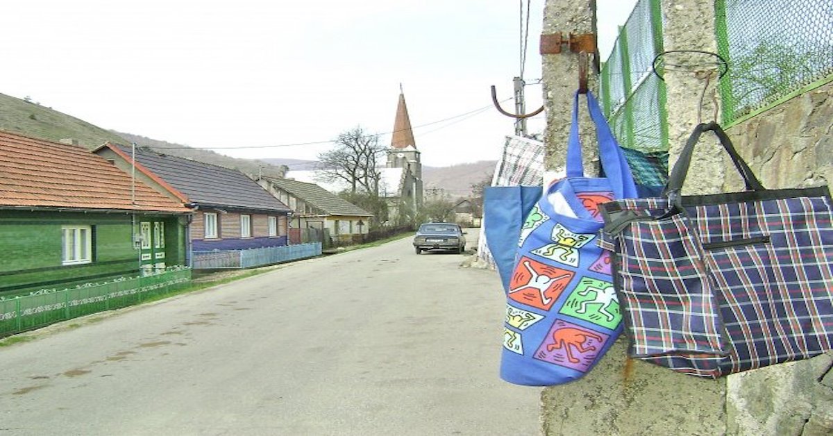 Eibenthal, il villaggio romeno in cui non ci sono ladri e in cui si appendono soldi sui lampioni