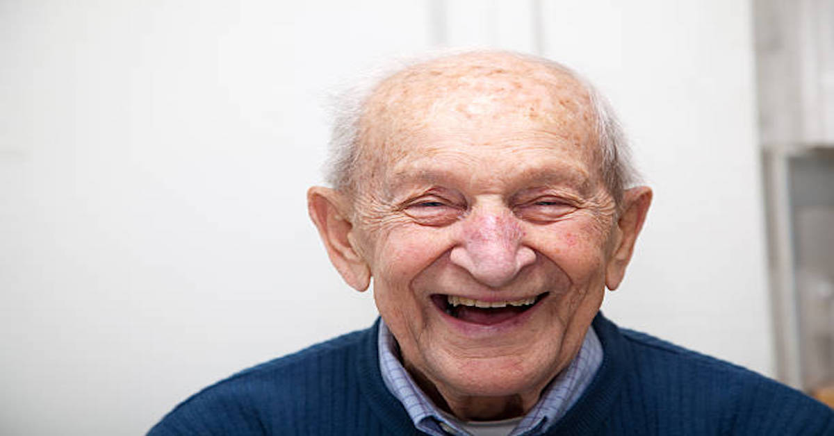 La felicità si conquista dopo aver compiuto 82 anni, la scoperta di uno scienziato