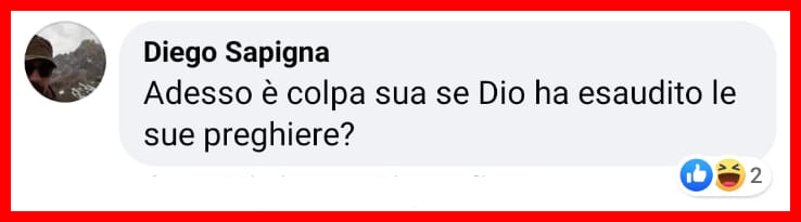 Sacerdote sorpreso in un ménage à trois sull'altare con due attrici a luci rosse