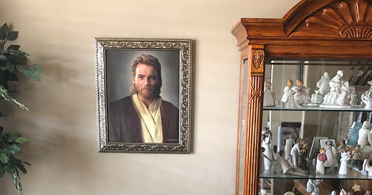 Regala ai genitori il ritratto di Obi-Wan Kenobi spacciandolo per Gesù [+VIDEO]