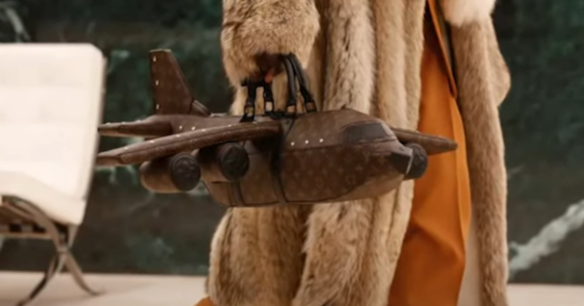 La borsa di Louis Vuitton a forma di aereo che costa più di un vero aereo