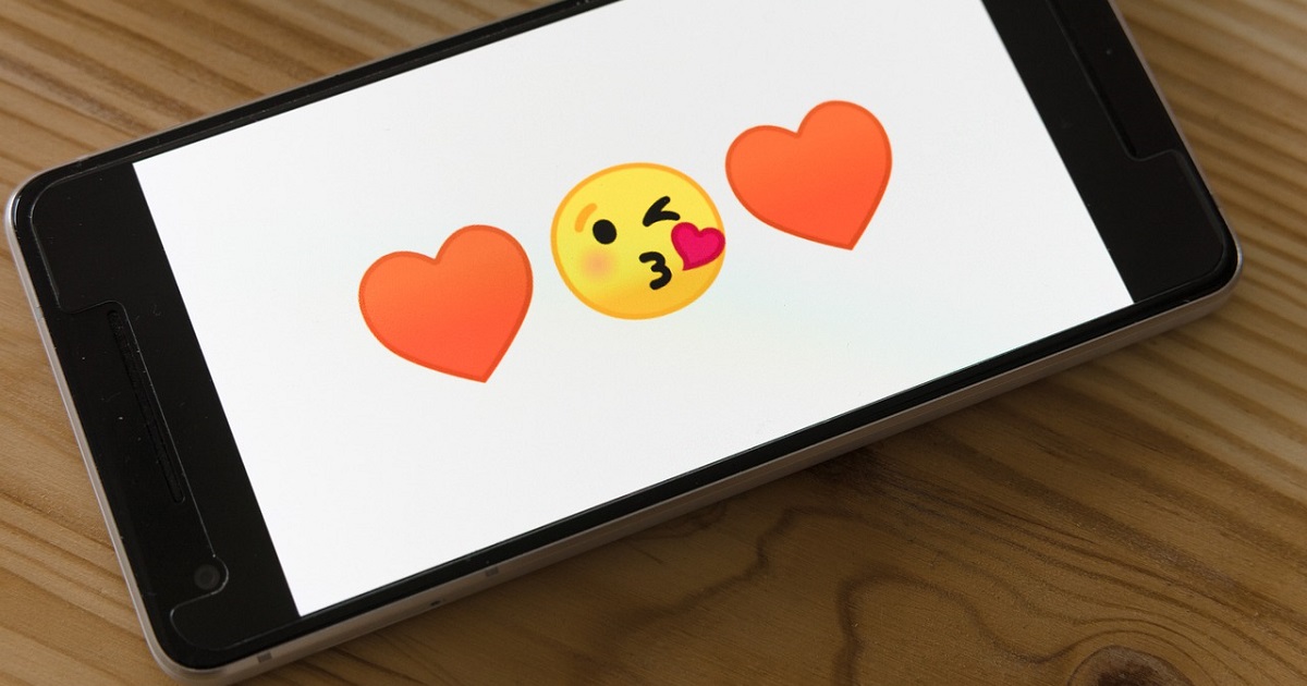 Lo studio: saper usare bene le emoji ci aiuta ad avere più rapporti intimi