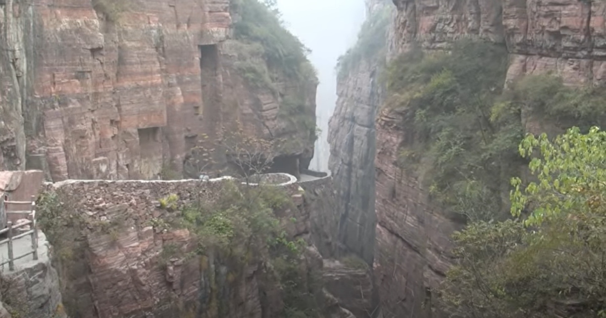 Il Guoliang Tunnel: lungo 1.2 km, è stato scolpito a mano per collegare il villaggio al mondo esterno