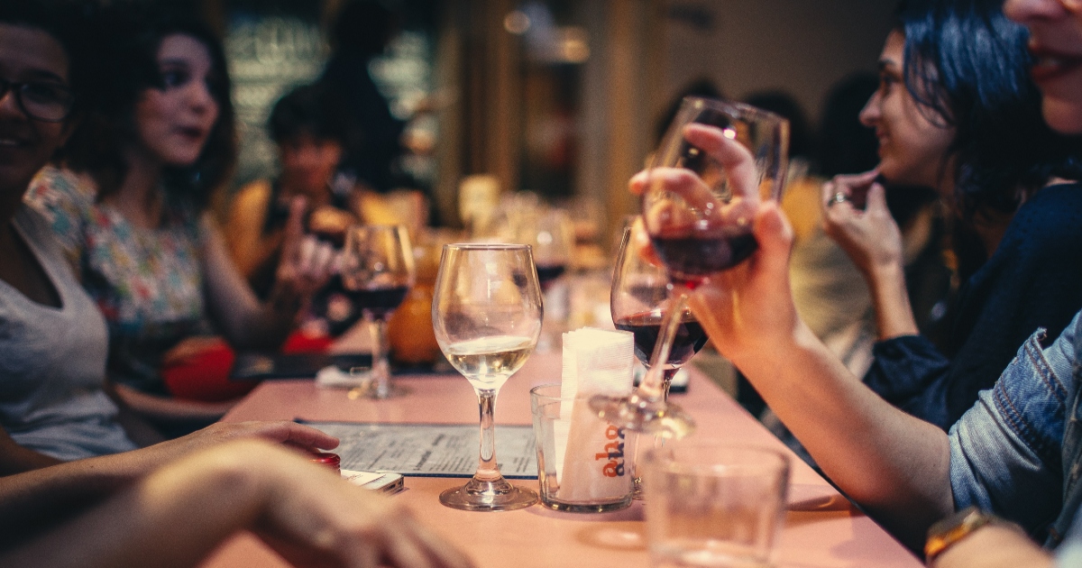 In questo ristorante è obbligatorio consumare almeno due portate: è polemica