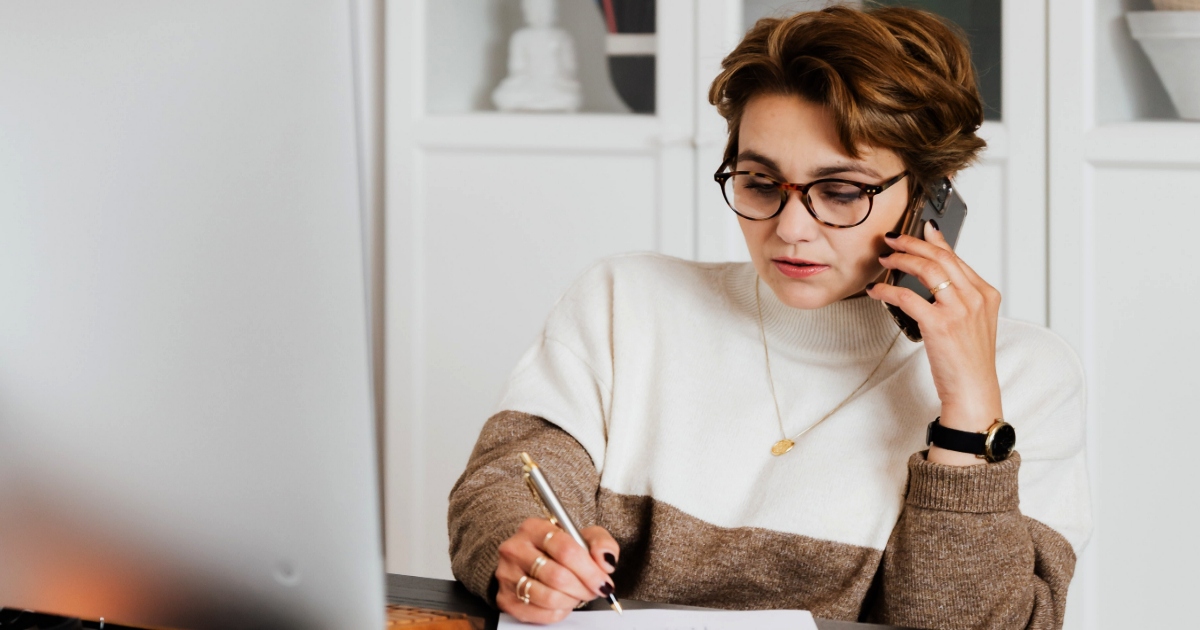 Basta mail e telefonate fuori dall’orario di lavoro: il diritto alla disconnessione diventa legge