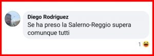 Ruba un'auto a motore spento con un complice che lo spinge da dietro