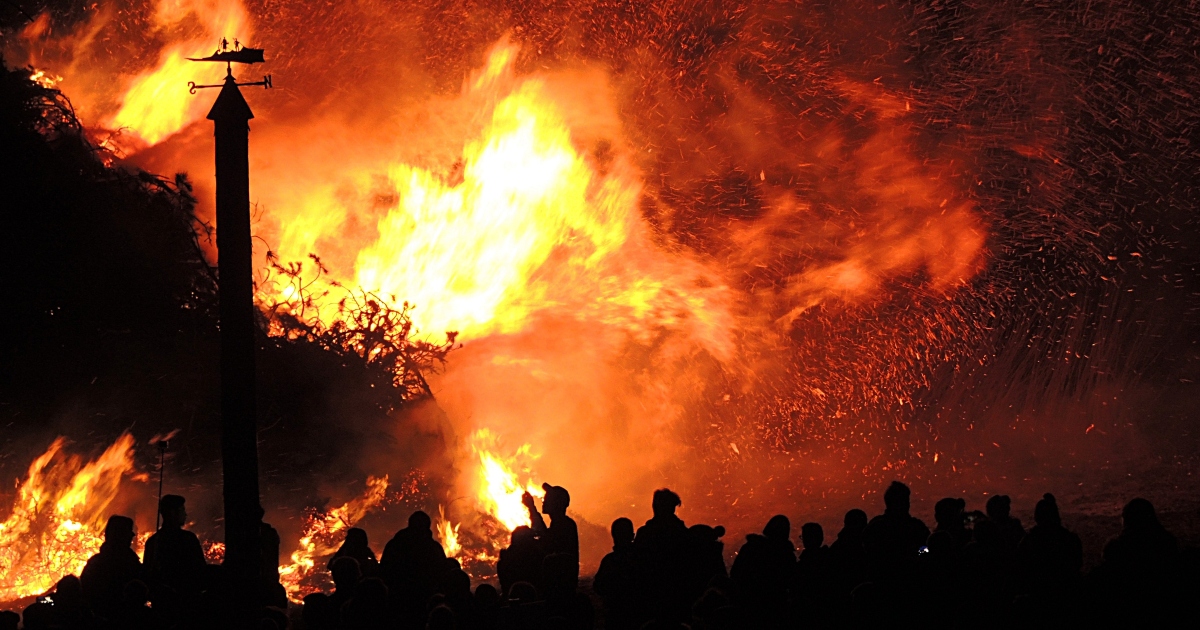 Confessa di aver appiccato un incendio boschivo: “Ero annoiato, l’ho fatto per divertimento”