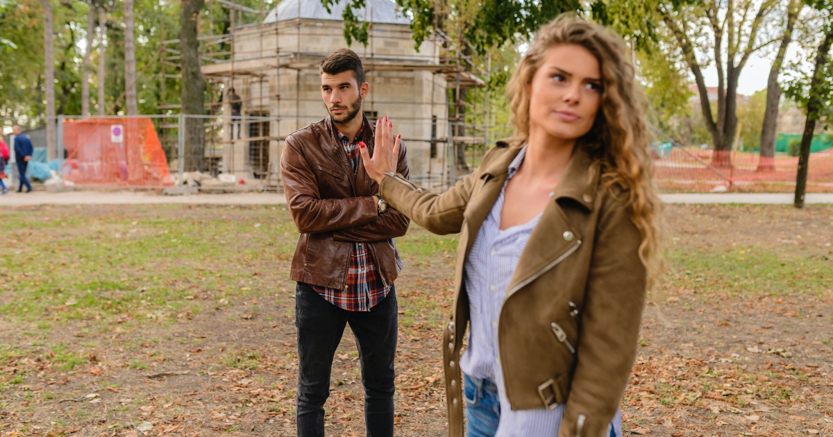 “Mai” e “sempre”: le parole che tradiscono i bugiardi