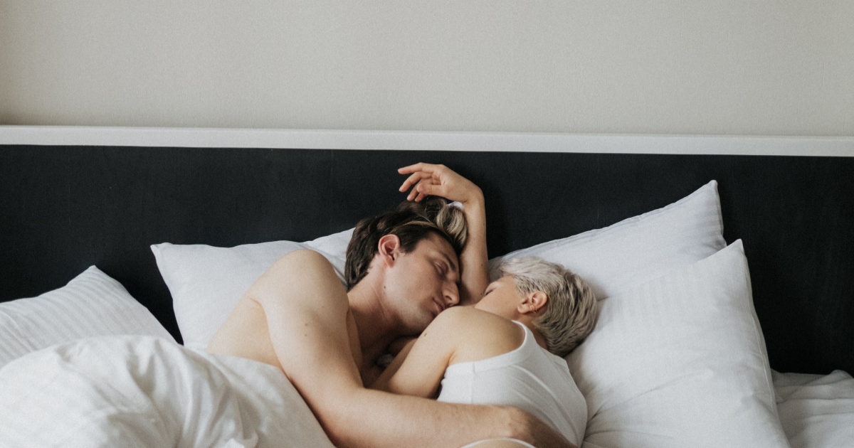Perché gli uomini tendono ad addormentarsi dopo aver fatto l’amore?