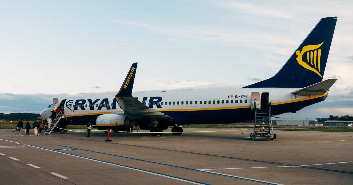 Volo Ryanair ritarda 4 ore: “Qualcuno ha usato la toilette quando non doveva”