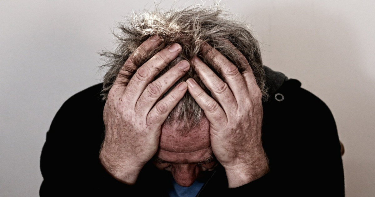 Vedovo di 70 anni conteso tra due donne in chiesa: “Sono andato da un esorcista”