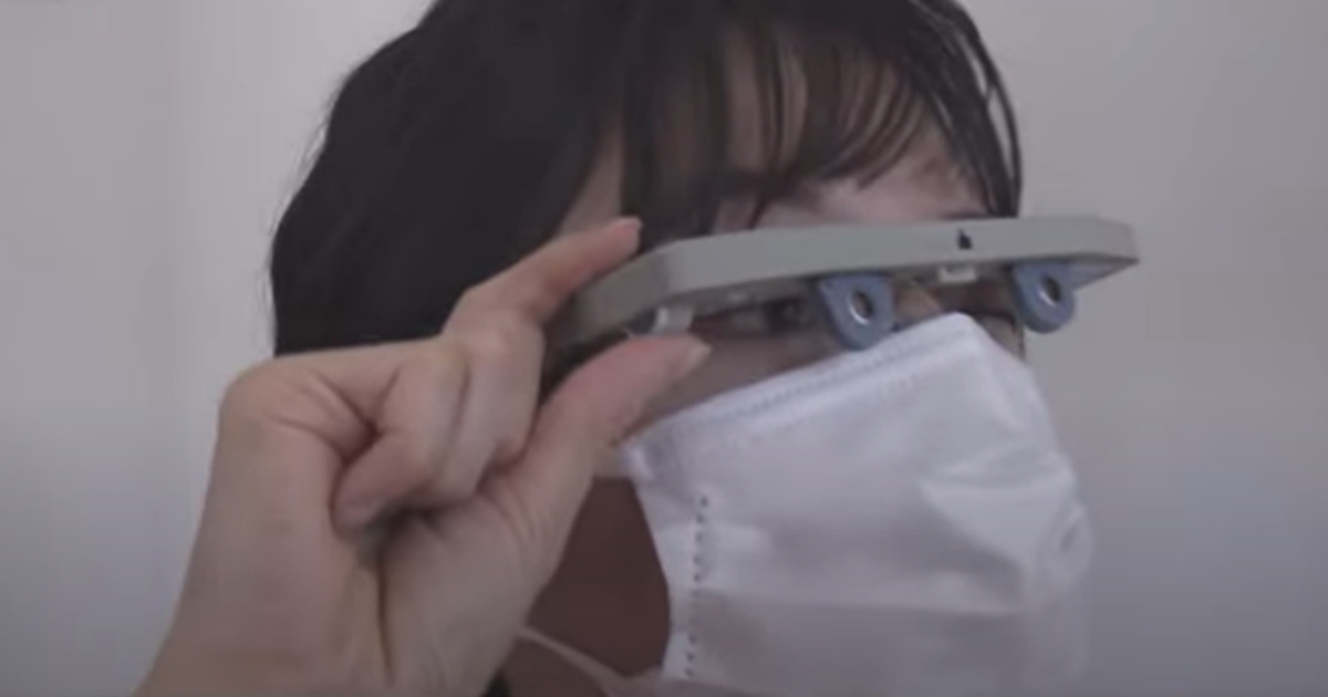 Creati occhiali intelligenti che correggono sia la miopia che l’ipermetropia