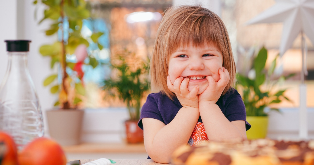 Bambina di 4 anni svolge fino a 12 ore di faccende domestiche a settimana