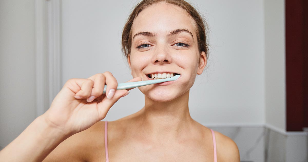 Dentista avverte: “Non usare il collutorio dopo aver lavato i denti”