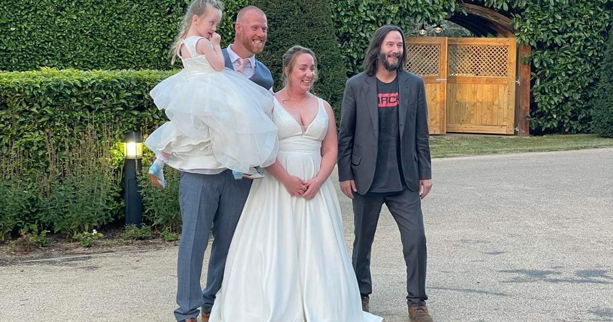 Keanu Reeves si presenta a sorpresa ad un matrimonio di sconosciuti