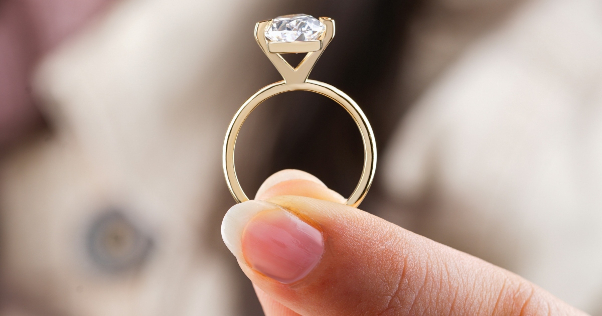 Ex dipendente Pandora: “I clienti si succhiavano gli anelli per toglierli”