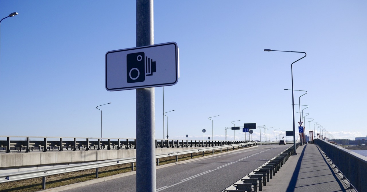 Migliaia di automobilisti in eccesso di velocità mandano in tilt un autovelox