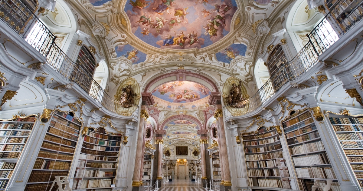 La splendida biblioteca delle fiabe in un monastero storico che ha ispirato un film Disney