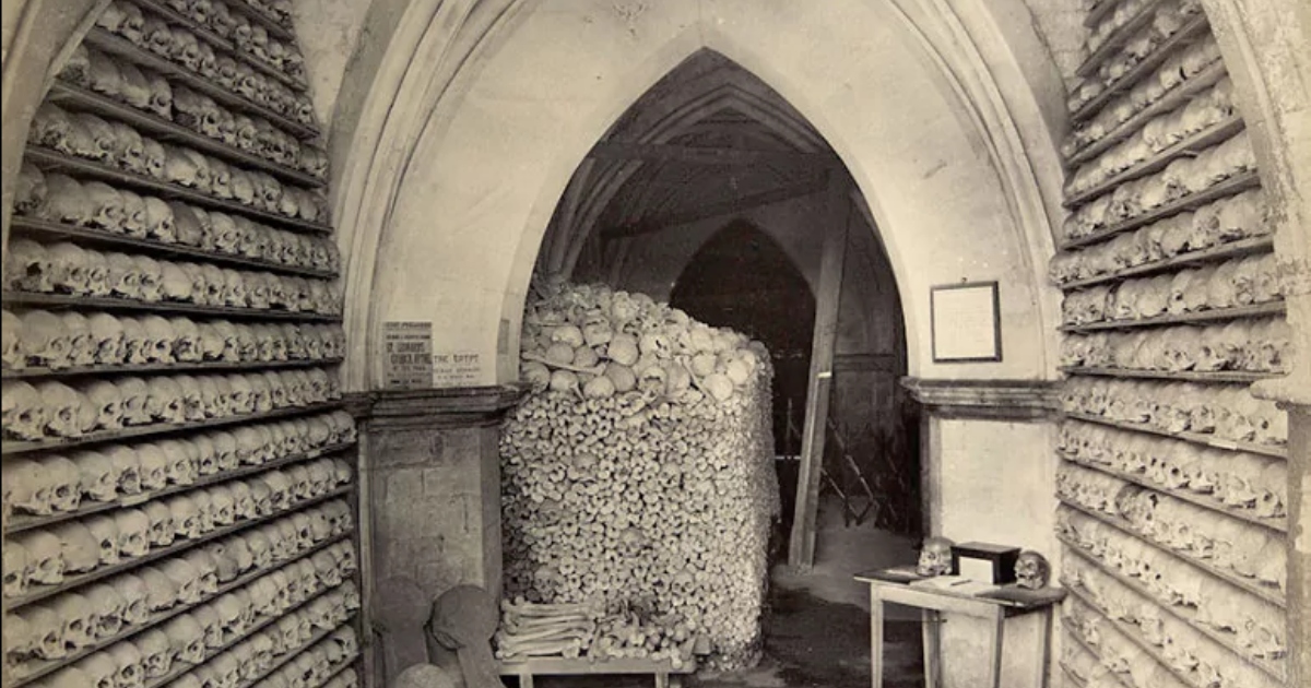 La macabra cripta che contiene la più alta quantità di resti umani del Paese