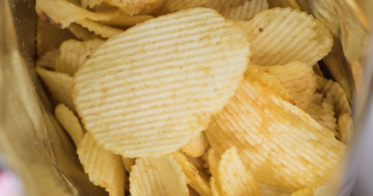 Scatena un dibattito inaspettato chiedendo se le patatine sono uno snack dolce o salato