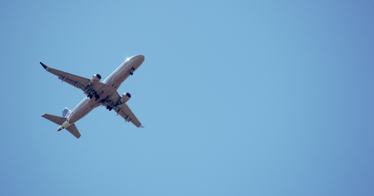 La città dove cadono pezzi di aereo sulle case