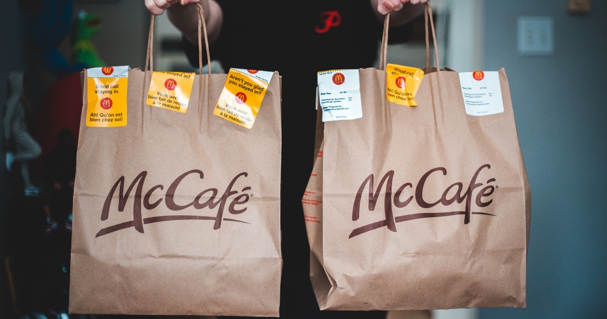 La polizia tenta di porre fine a 25 ore di stallo offrendo una colazione di McDonald’s a un uomo armato