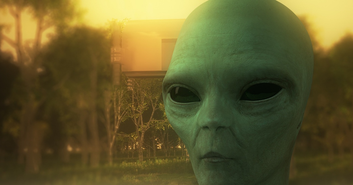 Esperto di UFO si trova faccia a faccia con un “alieno verde di 2 metri”