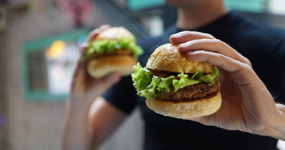 Uno studio afferma che mangiare hamburger di manzo può contrastare la depressione