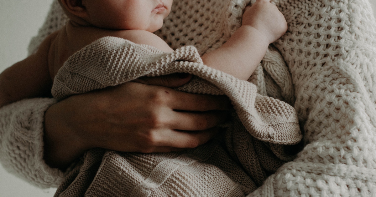 Lo sfogo di una mamma: “Mi pento di aver avuto un figlio, sono esausta e non ho un minuto per me”