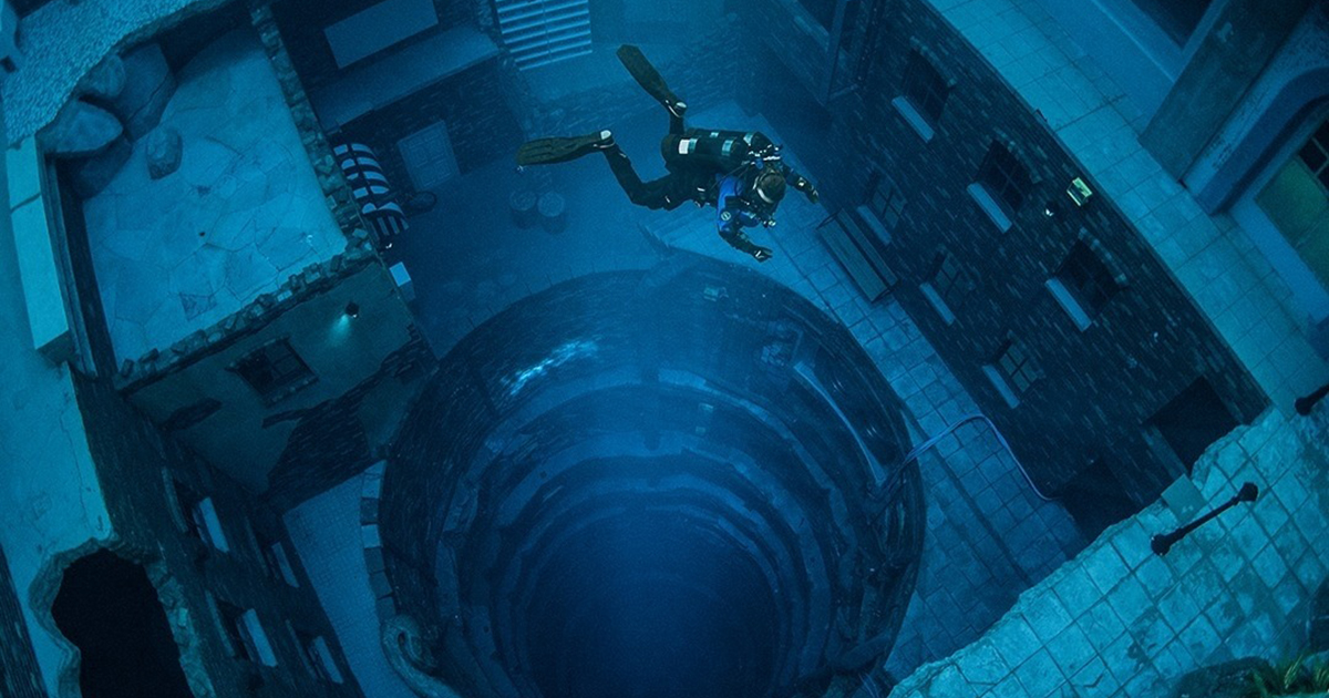 Nella piscina più profonda al mondo c’è una città sommersa [+VIDEO]