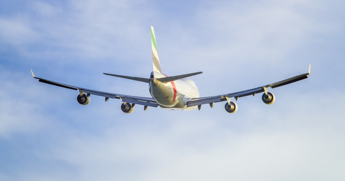 Passeggero sprovveduto dà accidentalmente fuoco alla toilette in aereo