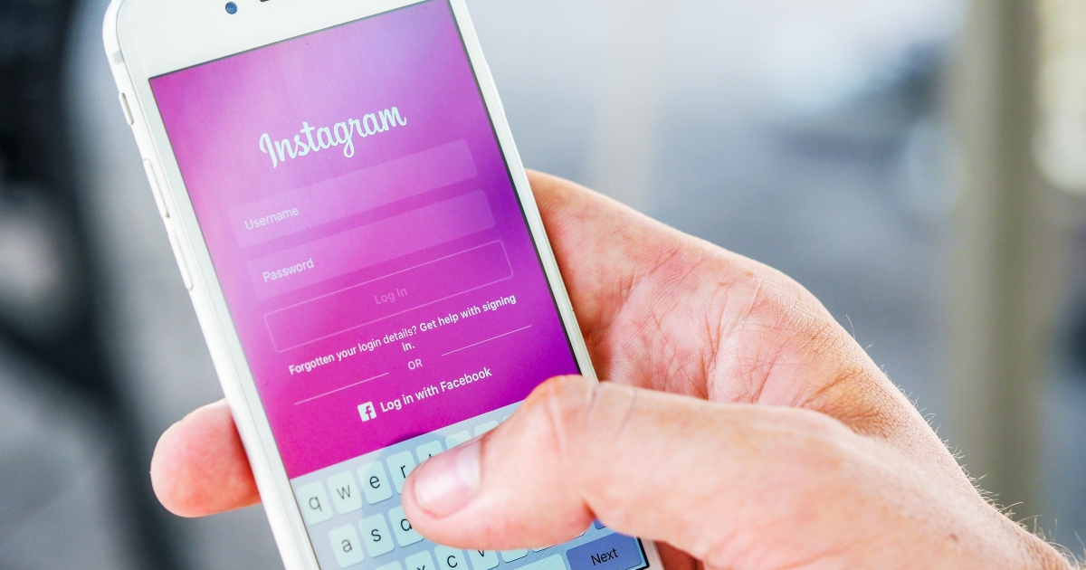 Terapeuta: “Gli uomini che hanno una relazione non devono seguire le modelle di Instagram” [+VIDEO]