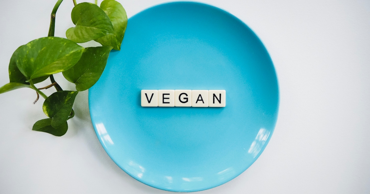 “Vietare ai prodotti vegani di chiamarsi salsiccia o pancetta”: la proposta di agricoltori e macellai