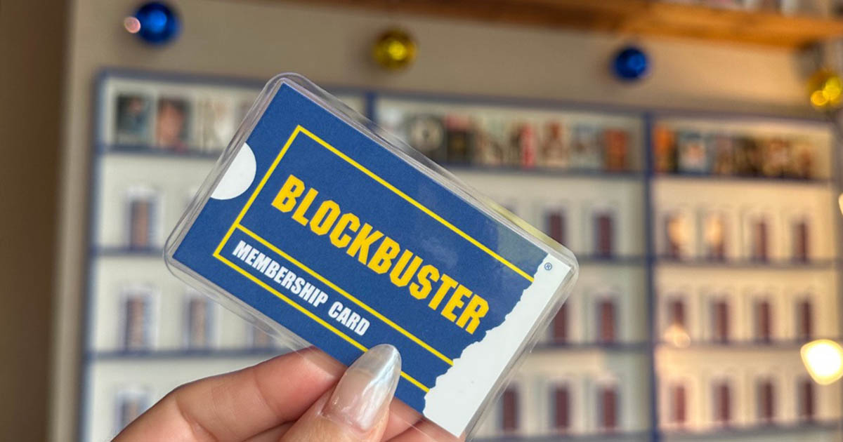 Il Blockbuster Bar ricrea le atmosfere anni ’90 del celebre video store [+VIDEO]
