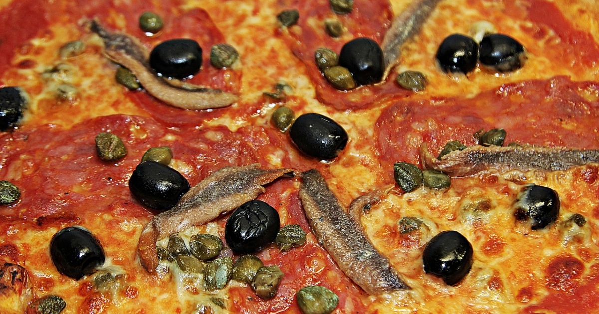 Scaricata al primo appuntamento: “Hai messo le acciughe sulla pizza”