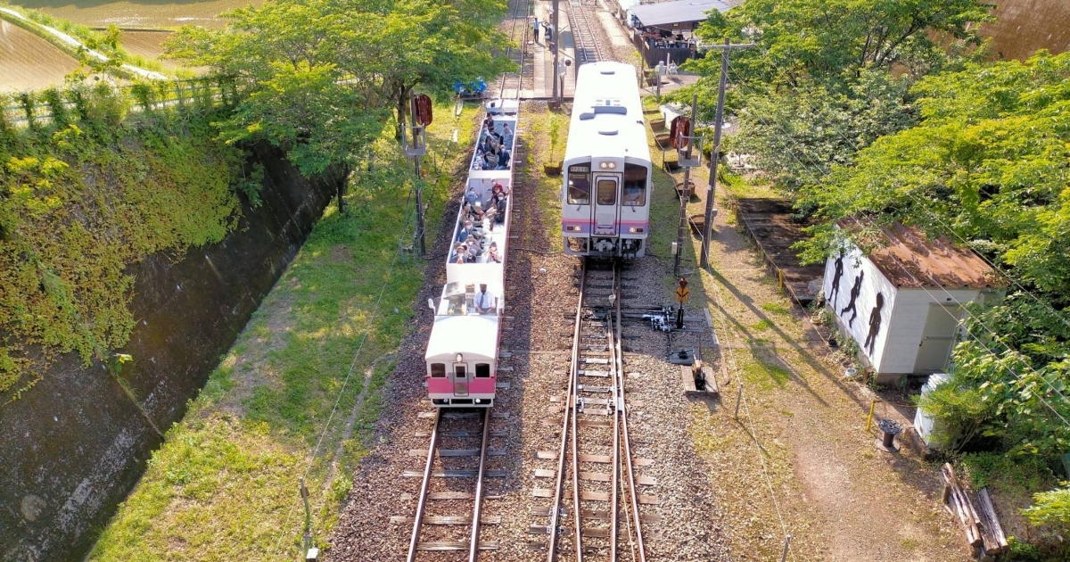 Questo treno giapponese usa brodo di ramen e olio per tempura avanzati come carburante