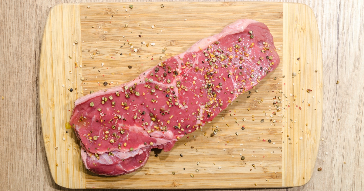 Mangi troppa carne rossa? Puoi aumentare il rischio di sviluppare demenza