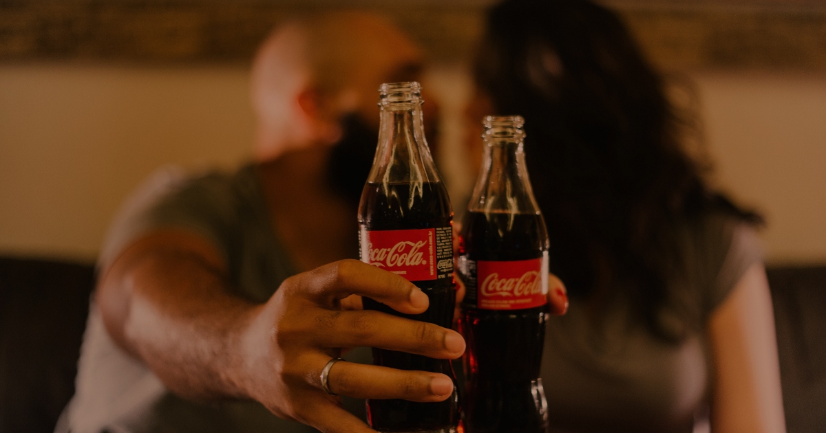 Gli uomini che bevono Coca Cola hanno livelli di testosterone più elevati: lo dice uno studio