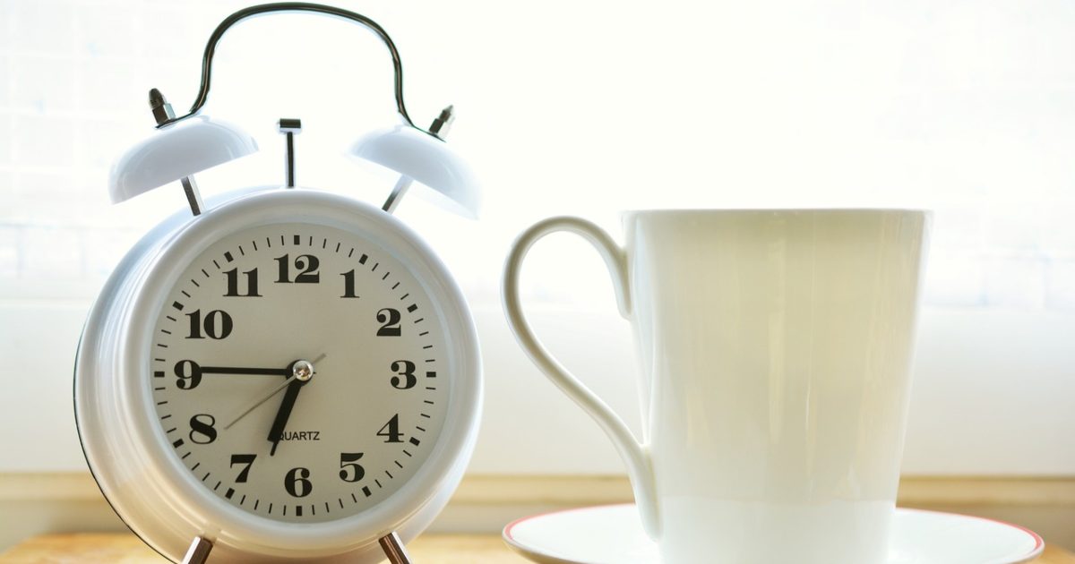 Posticipare la sveglia fa male alla salute: lo studio
