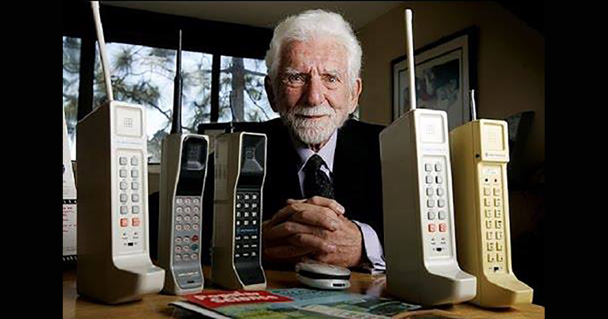Il cellulare compie 50 anni, l’inventore: «Staccate gli occhi dallo schermo»