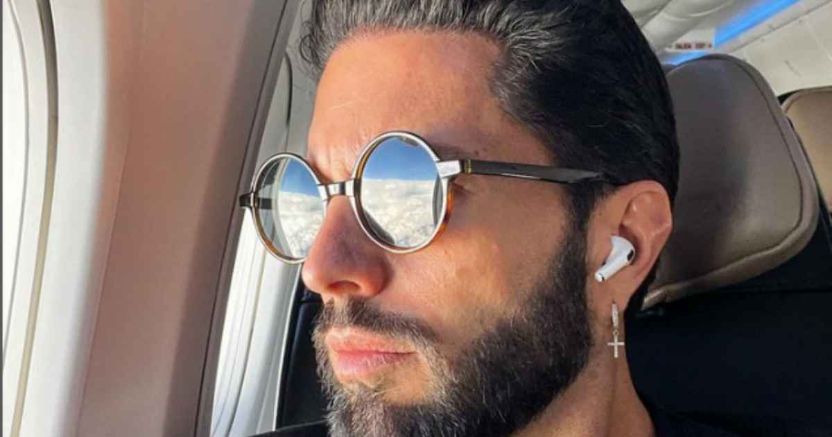 Influencer avrebbe venduto i suoi embrioni per 2 milioni di dollari per “migliorare la razza umana”