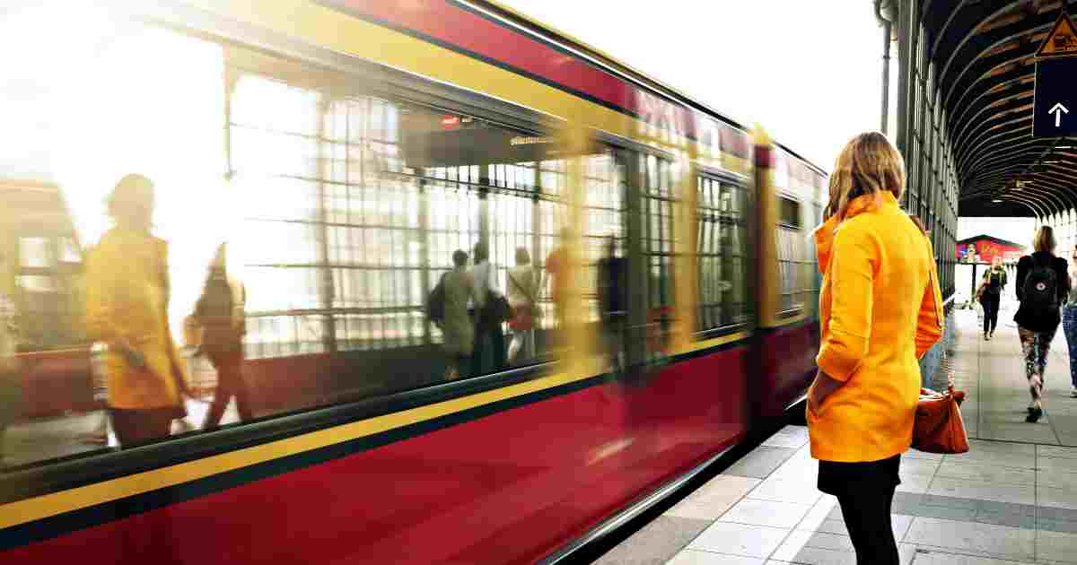 Una donna occupa il suo posto in treno: la sua presa di posizione diventa virale