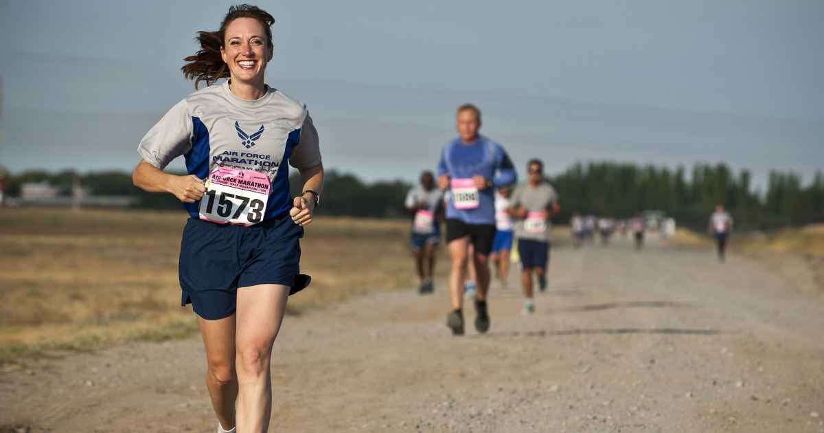 Ultramaratoneta vince la medaglia di bronzo, poi la scoperta: aveva usato un’auto durante una gara