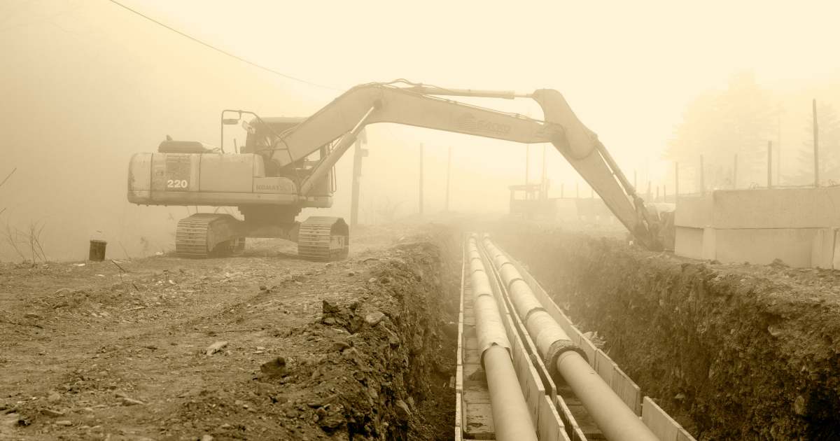Ladri affittano un intero hotel e trascorrono un mese scavando un tunnel verso un oleodotto
