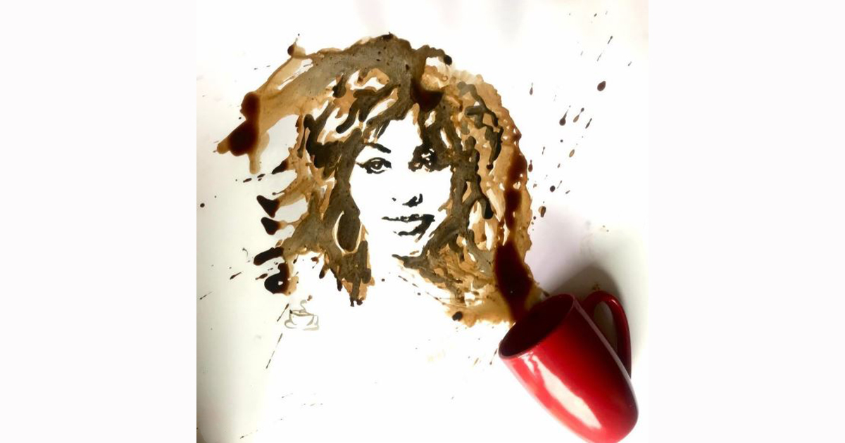 Artista crea dipinti colorandoli con il caffè