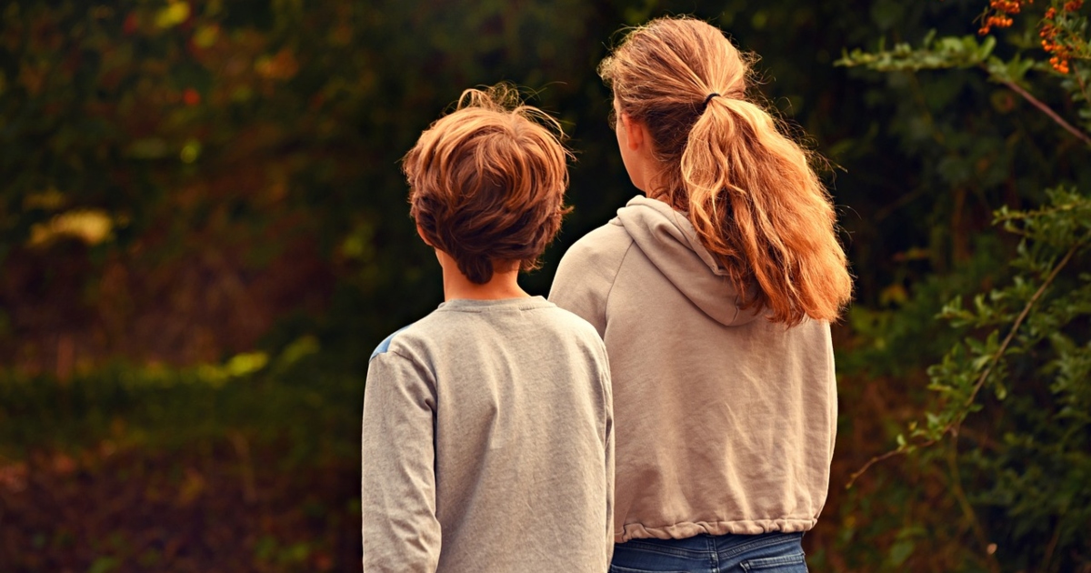 Meglio avere un fratello o essere figli unici? Risponde la scienza
